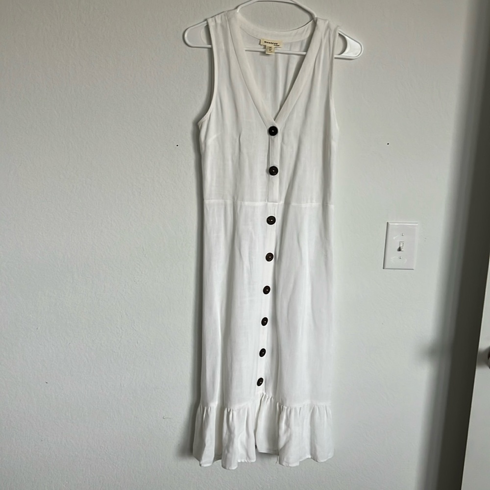 Monteau Woman’s Sleeveless Dress (Medium)